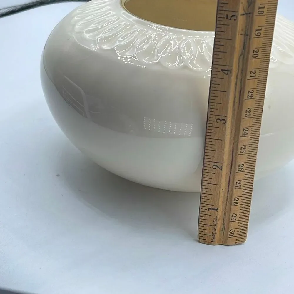 Lenox Masterpiece Collection vase embossed design 24K trim. - Picture 5 of 6